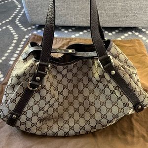 AUTHENTIC Gucci shoulder bag
